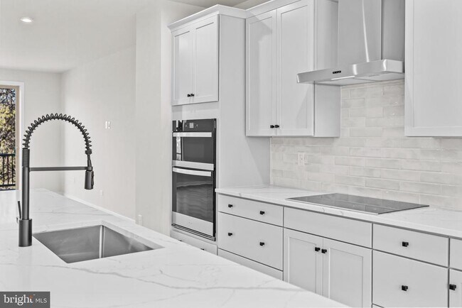 Building Photo - 6236 Folly Ln