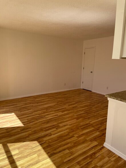 Building Photo - 2604 Muriel St NE