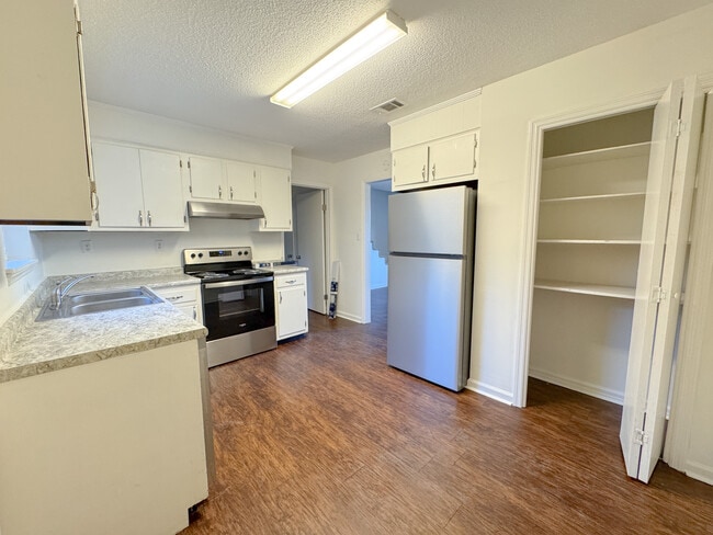 Building Photo - 113 Ellis Rd