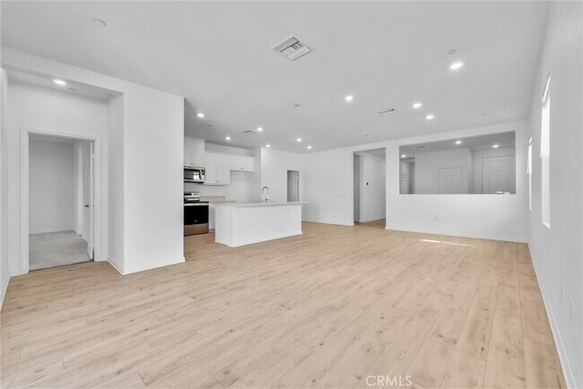 Building Photo - 4688 Florence Dr