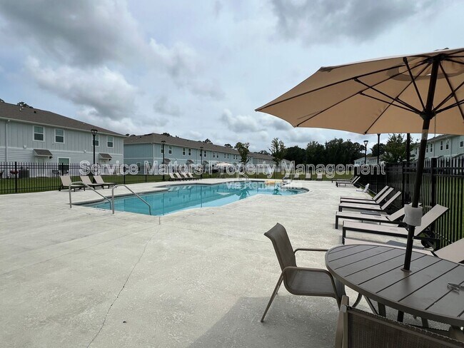 Building Photo - 1615 Iroquois Ct