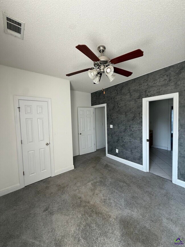 Building Photo - 136 Roseine Dr