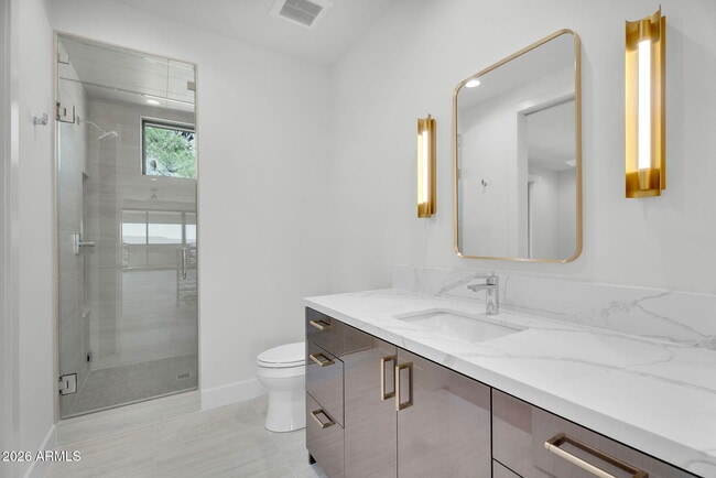 Building Photo - 6975 North 39th Pl