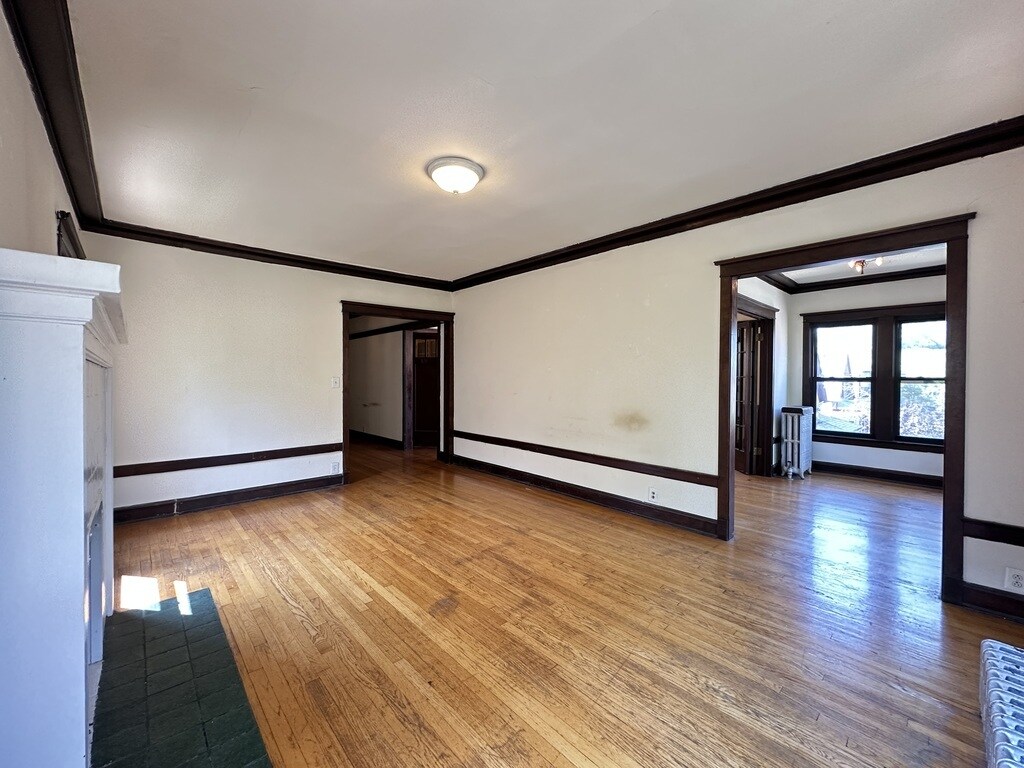 Building Photo - 2434 N Sawyer Ave