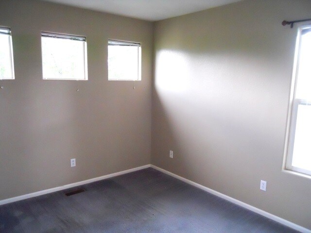 Building Photo - Three Bedroom Home in Wolf Creek, near Fox Hill GC