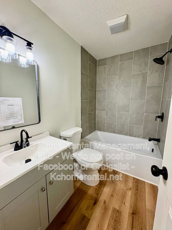 Building Photo - 307 E Main St