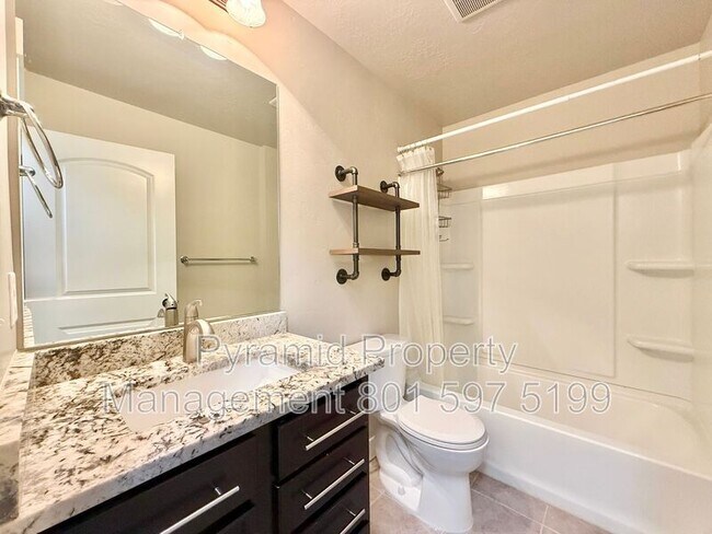 Building Photo - 673 W Beth Cir
