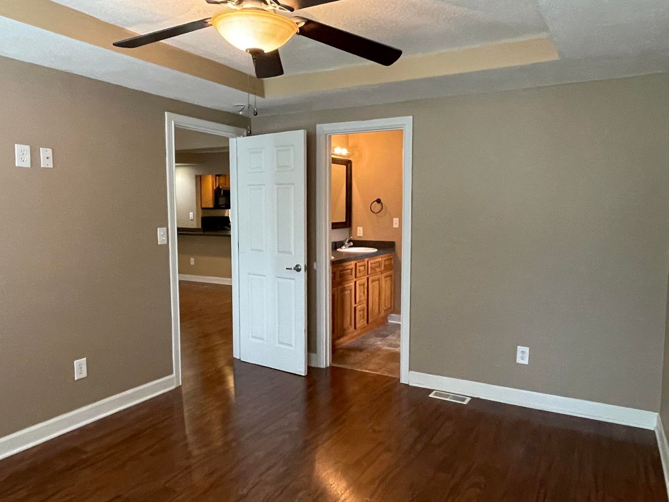 Master Suite 2 - 3309 Godfrey St