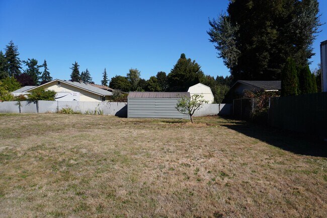 Building Photo - 2909 NE 135th Ave