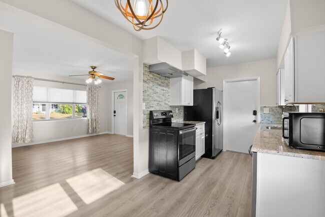 Building Photo - 5600 33rd Ave N