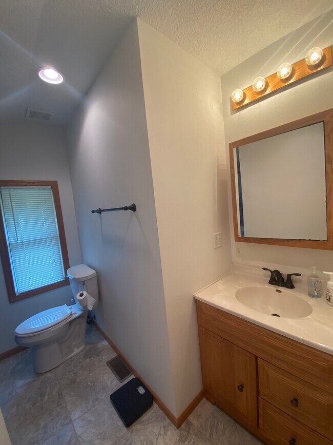 Building Photo - 4975 NW 6th Dr