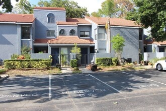 Building Photo - Lovely Condo for rent
