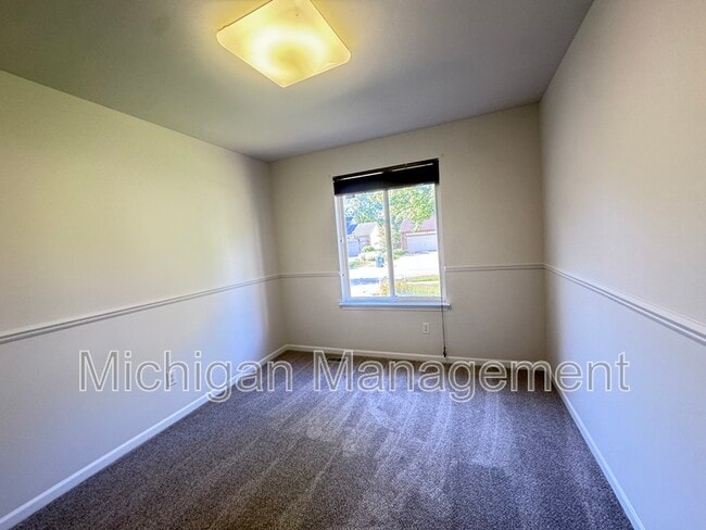 Building Photo - 173 Algansee Dr