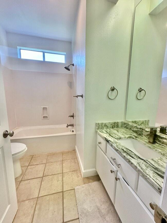 Building Photo - 126 S Shore Dr