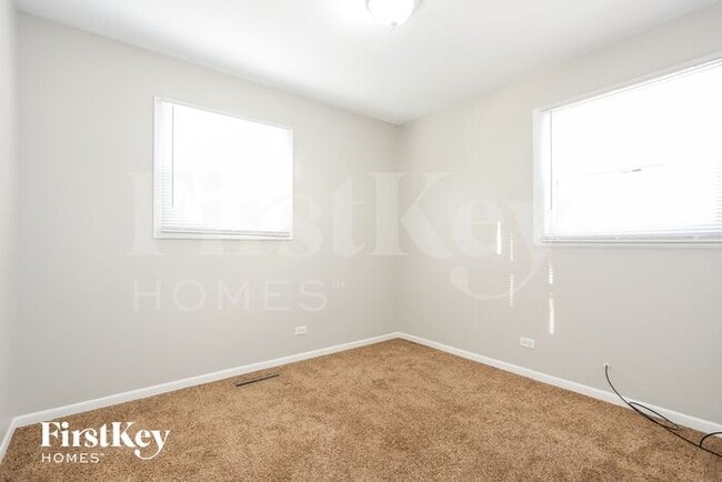 Building Photo - 760 Larkdale Row