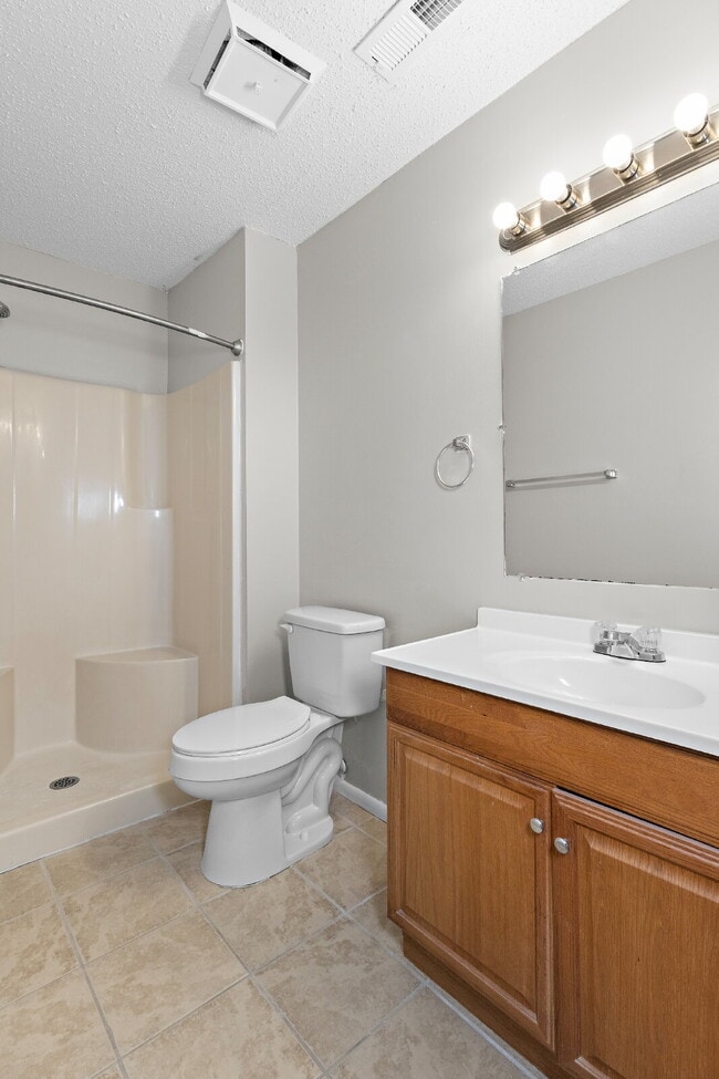 Building Photo - !Wow! Updated townhouse for rent Virginia Beach