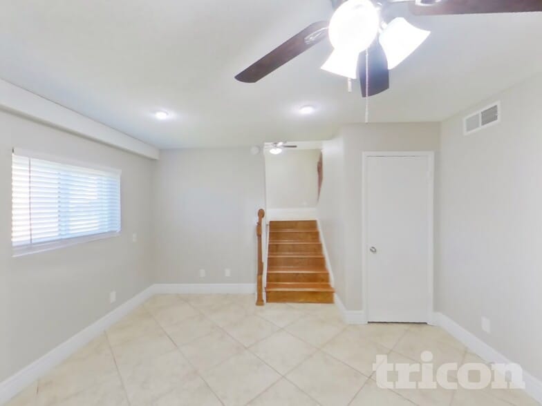 Building Photo - 9833 N 47th Dr