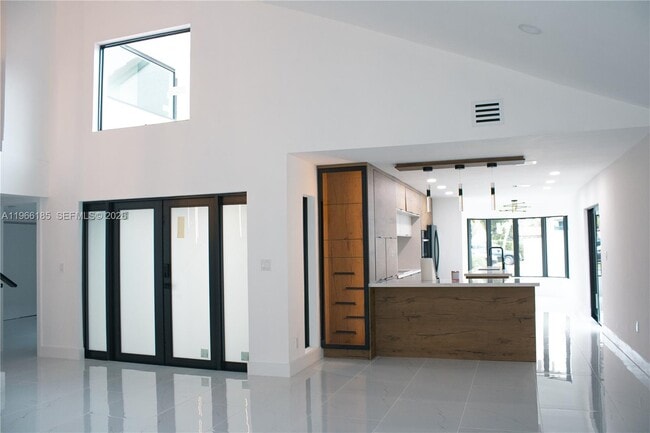 Building Photo - 10433 SW 118th Ct