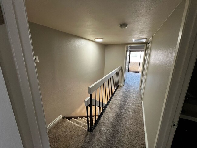 Building Photo - Remodeled Townhome with Garage and Yard in...
