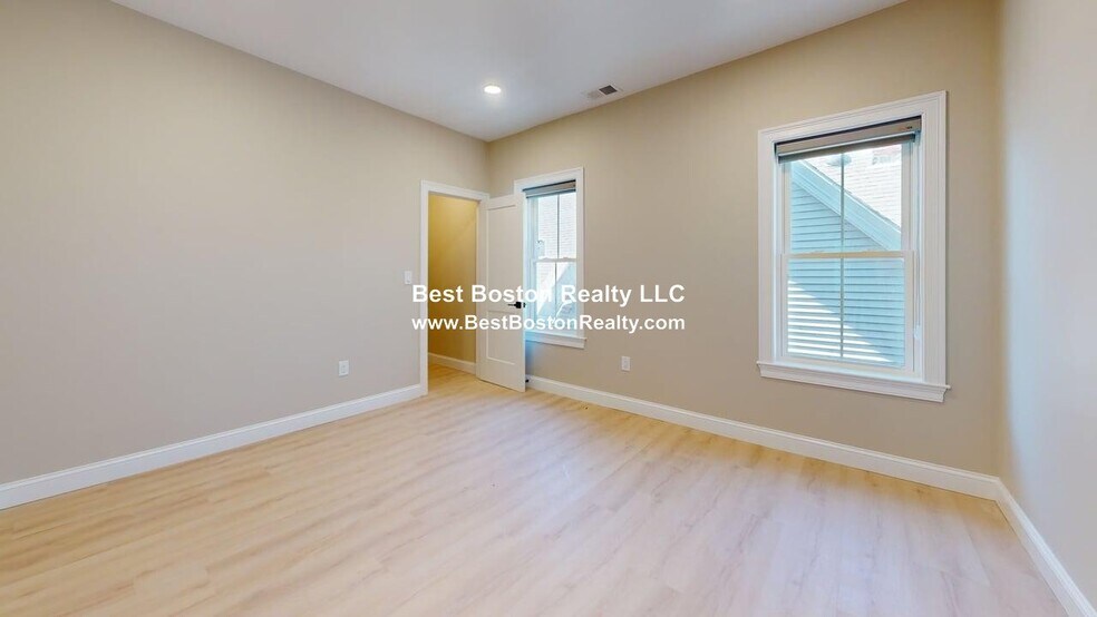 Building Photo - 231 Highland Ave