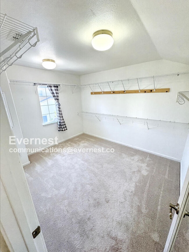 Building Photo - 246 W Recreo Way