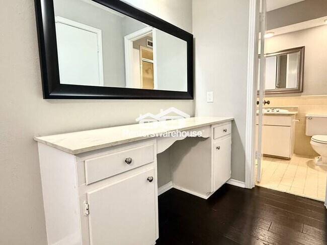 Building Photo - 2 Bed / 2 Bath Condo in Gated, Secluded Co...