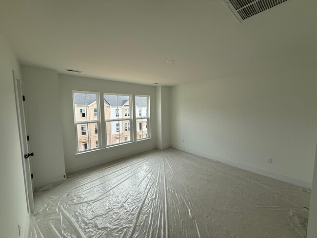 Building Photo - 15384 Oasis Sun Aly