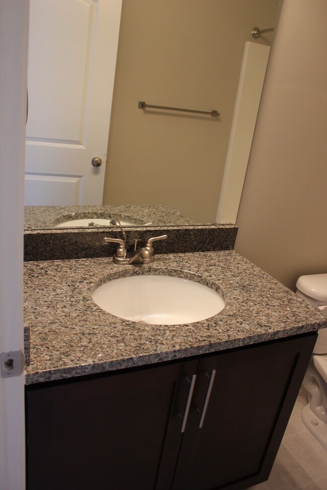 Building Photo - 2 Bedroom, 2 Bath Apartment for Rent