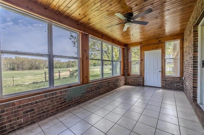 Building Photo - 3 Bedroom 2 Bathroom Home & 21 Acre Lot for rent.