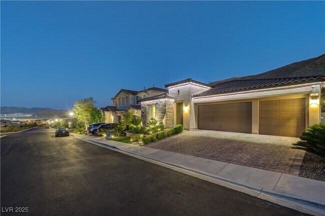 Building Photo - 3943 Reyes Ave