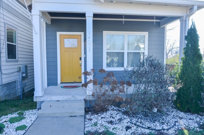 Building Photo - Stunner in East