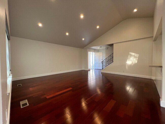 Building Photo - 3893 Middlefield Rd