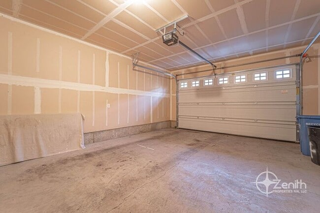 Building Photo - 8014 NE 35th Ave