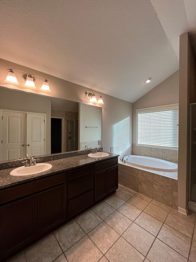 Building Photo - Fall in Love with Where You Live. Located in North Columbus