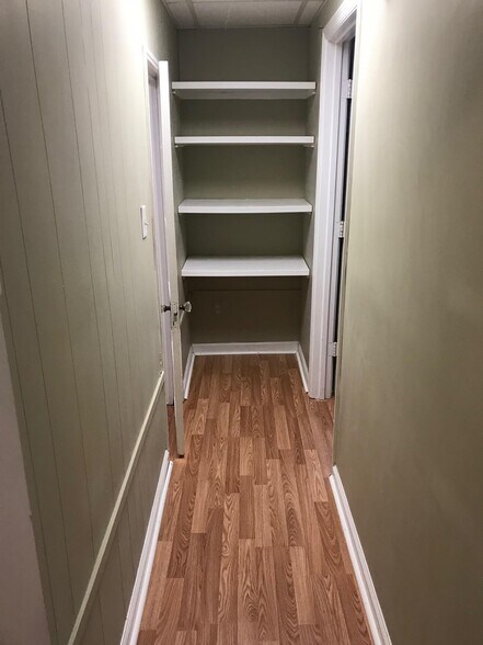 Hallway - 1725 King Woods Dr, APT A