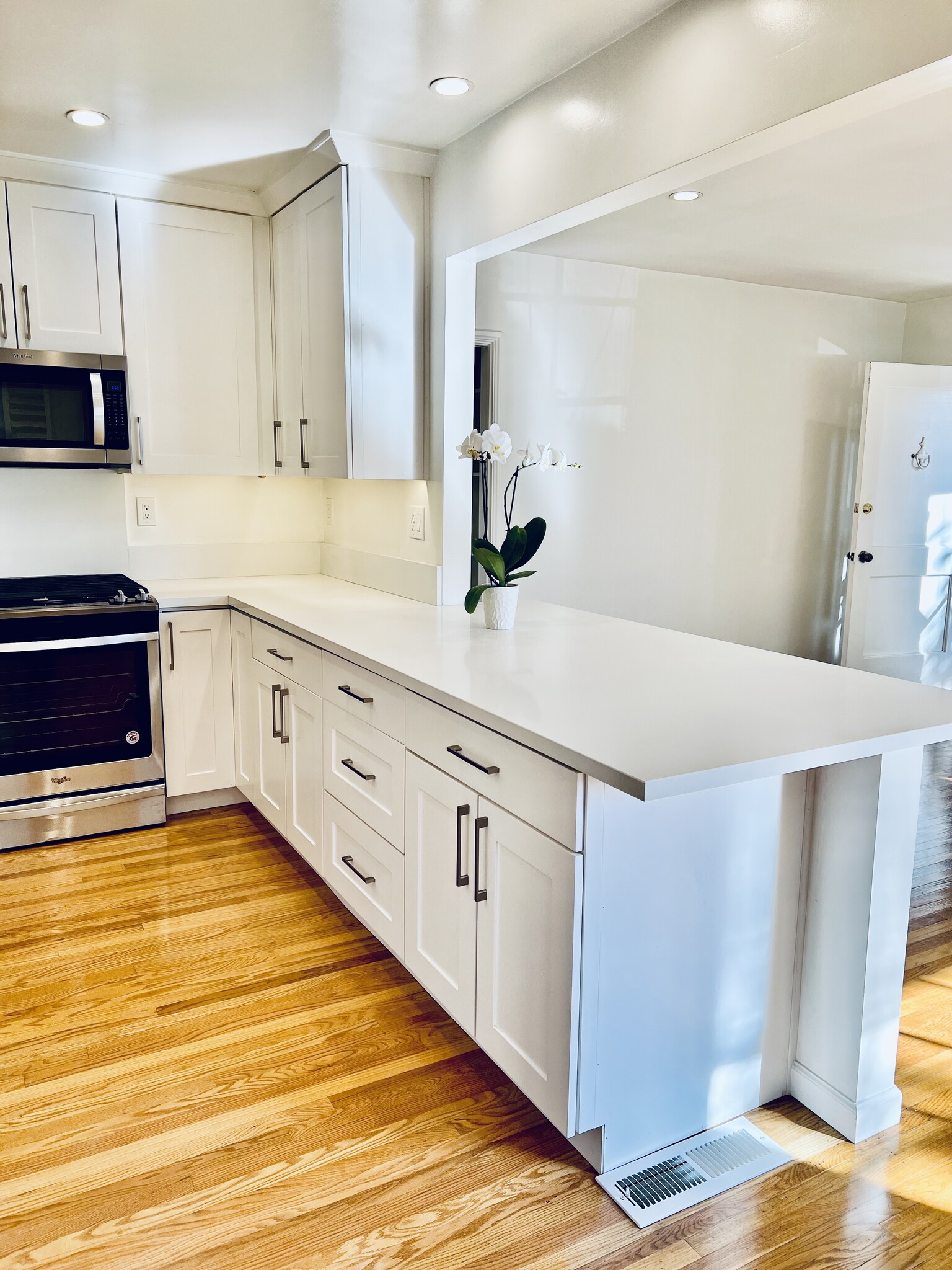 Building Photo - 1256 Devon Ave