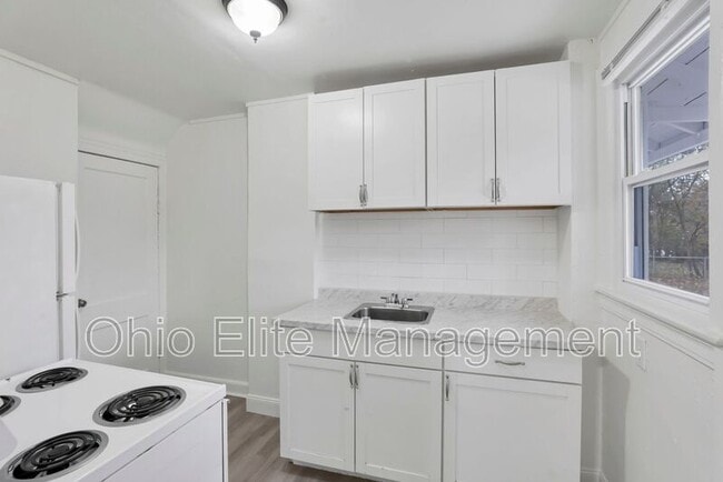 Building Photo - 2239 Homestead Dr