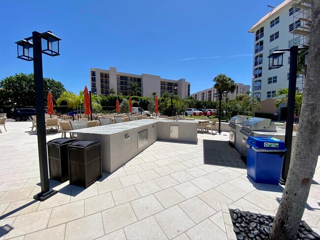Building Photo - 2871 N Ocean Blvd
