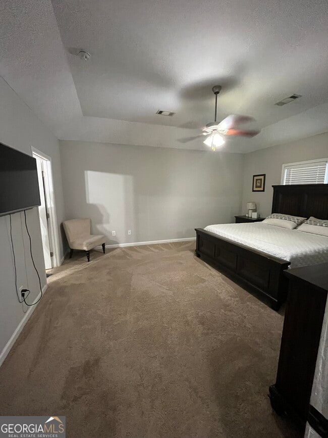 Building Photo - 500 Tulip Ln