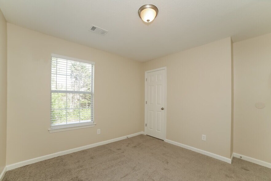 Building Photo - 1467 Waterton Trail