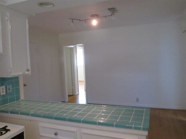 Building Photo - 2311 Bron Holly Dr