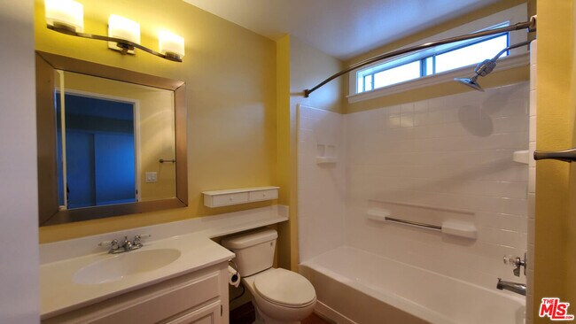 Building Photo - 7320 Balboa Blvd