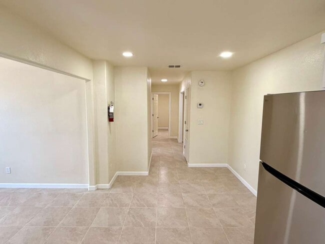 Building Photo - Luxury Apartments 2