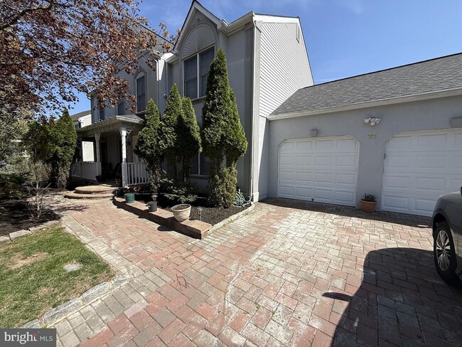 Building Photo - 21 Crestview Dr