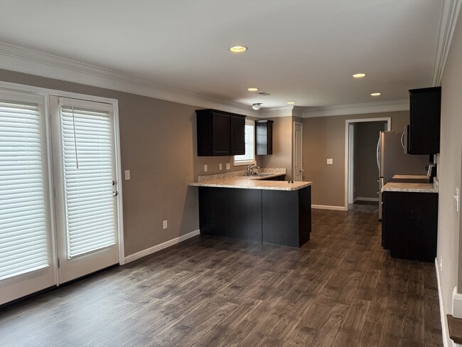 Building Photo - 3113 Dominion Dr