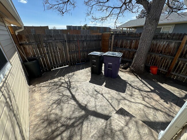 Building Photo - Charming 2 bedroom House