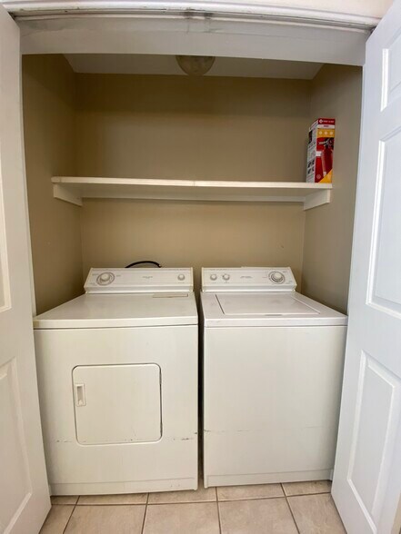 Building Photo - 1209 Swallow Ave