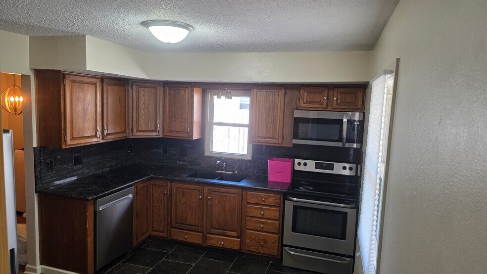 Building Photo - 2564 E Tiffin Ave