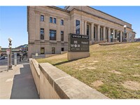 Building Photo - 214 4th St E