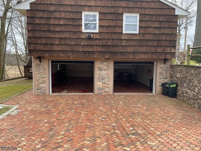 Building Photo - 24 Coolidge Pl